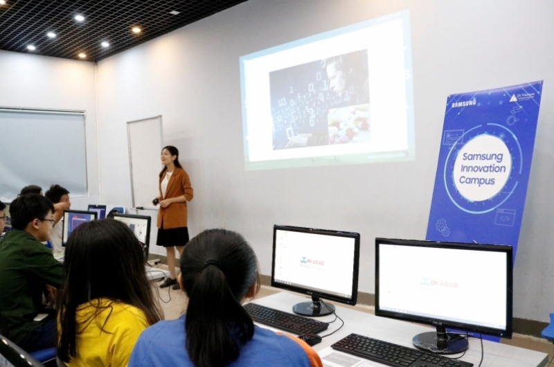 Khóa học “Trí tuệ nhân tạo” của Samsung cho Tân sinh viên Khoa CNTT - HSU